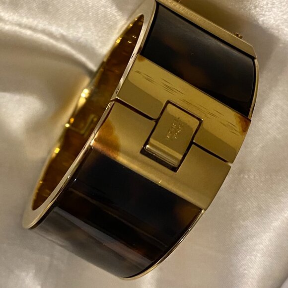Michael Kors Tortoise Shell Print On Hinged Metal Bangle Bracelet. - Picture 8 of 8